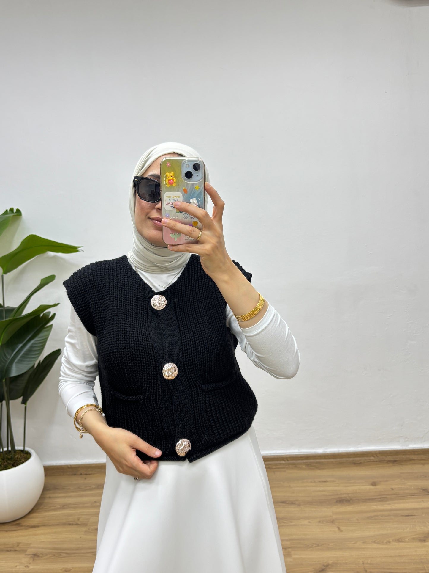 Gold Düğmeli Cepli Triko Yelek - Siyah