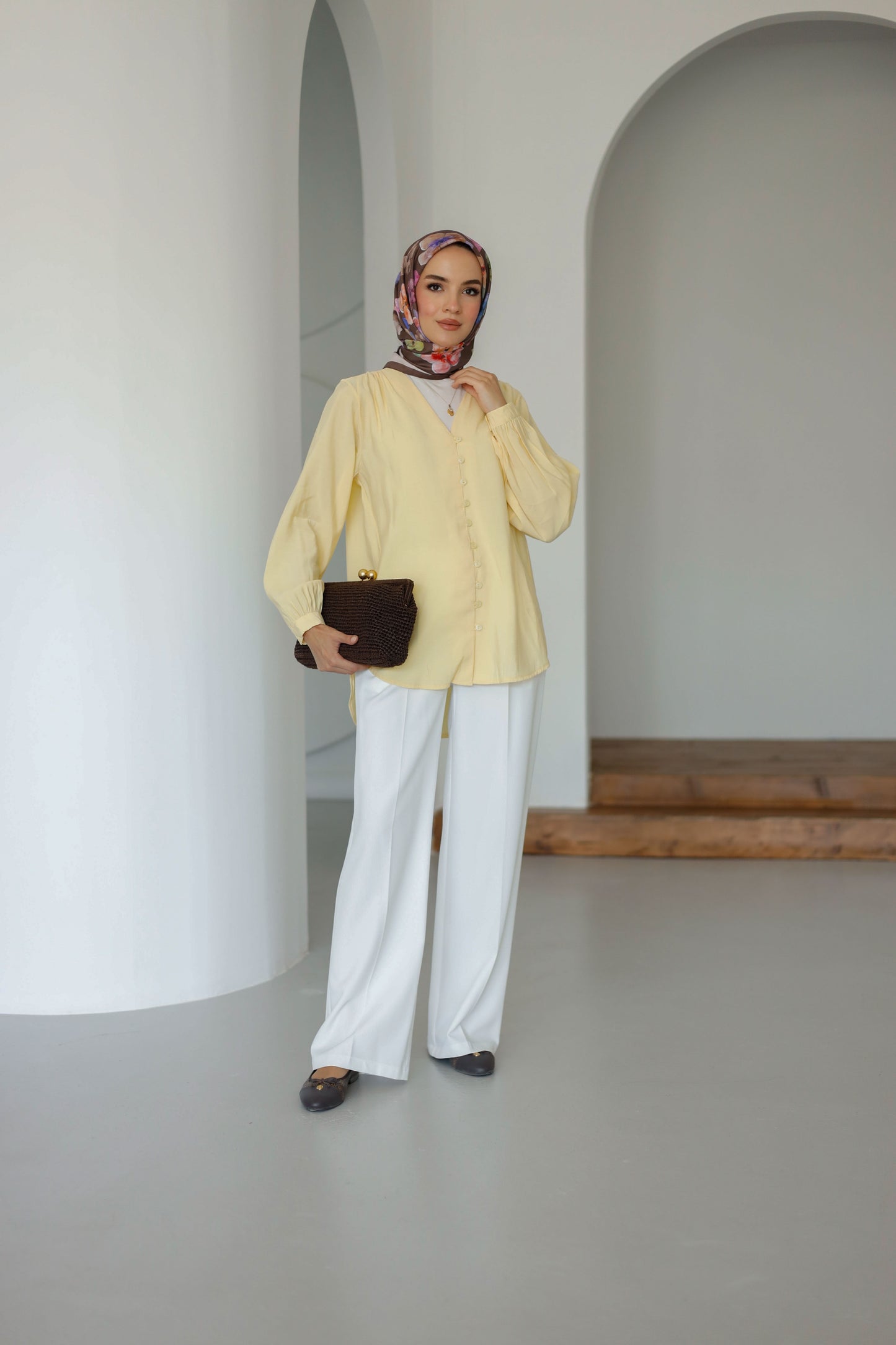 V Yaka Önü Düğme Detaylı Tesettür Gömlek - Sarı