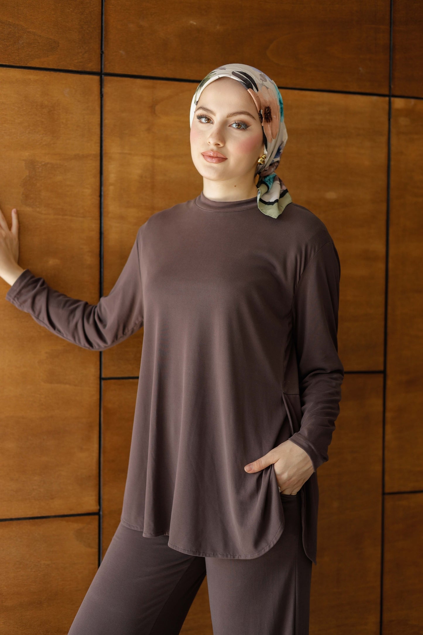 Esnek Ve Yumuşak Dokulu Oysh Tesettür Takım - Kahverengi