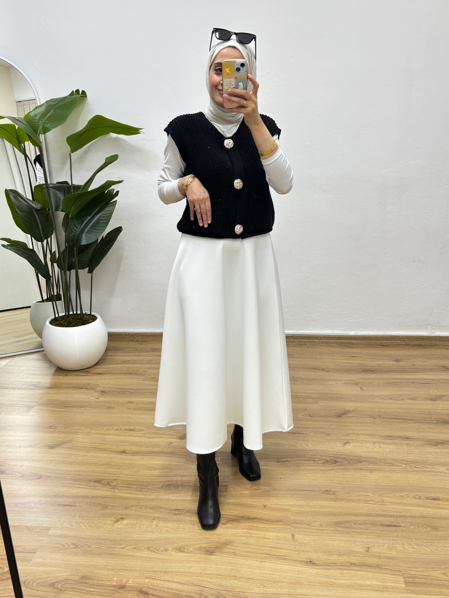 Gold Düğmeli Cepli Triko Yelek - Siyah