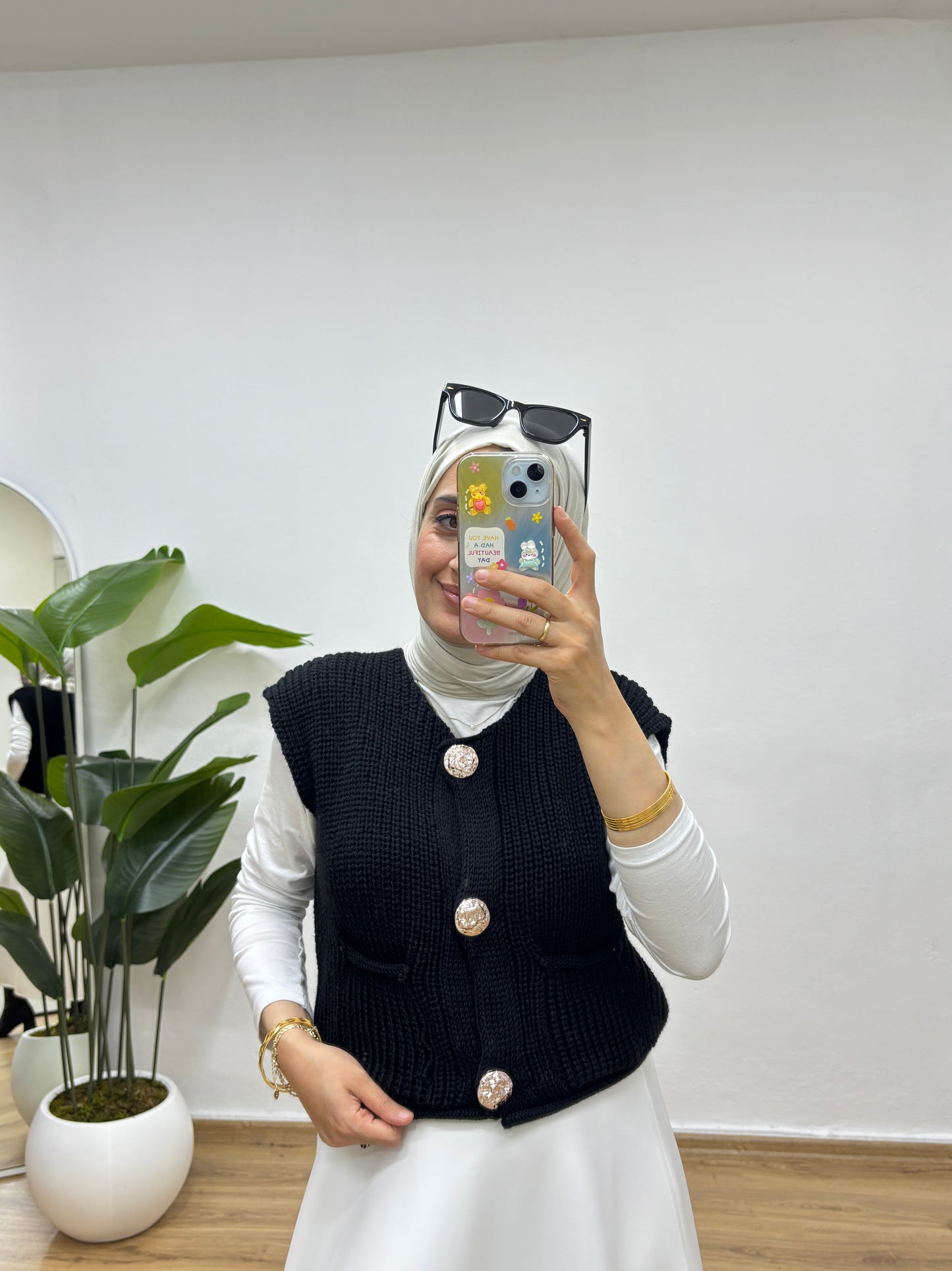 Gold Düğmeli Cepli Triko Yelek - Siyah