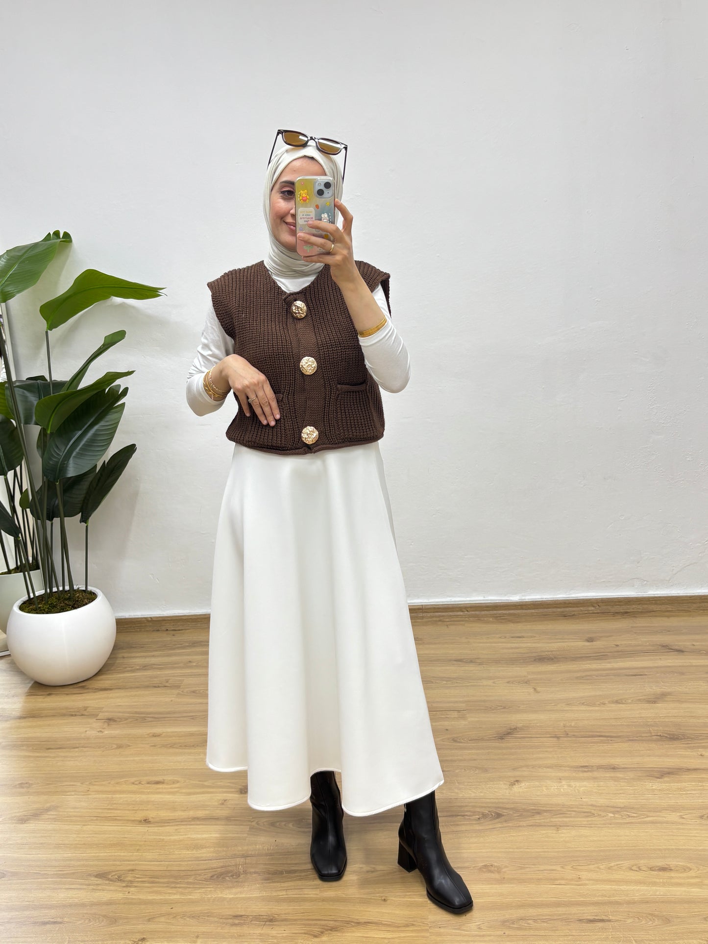 Gold Düğmeli Cepli Triko Yelek - Kahverengi