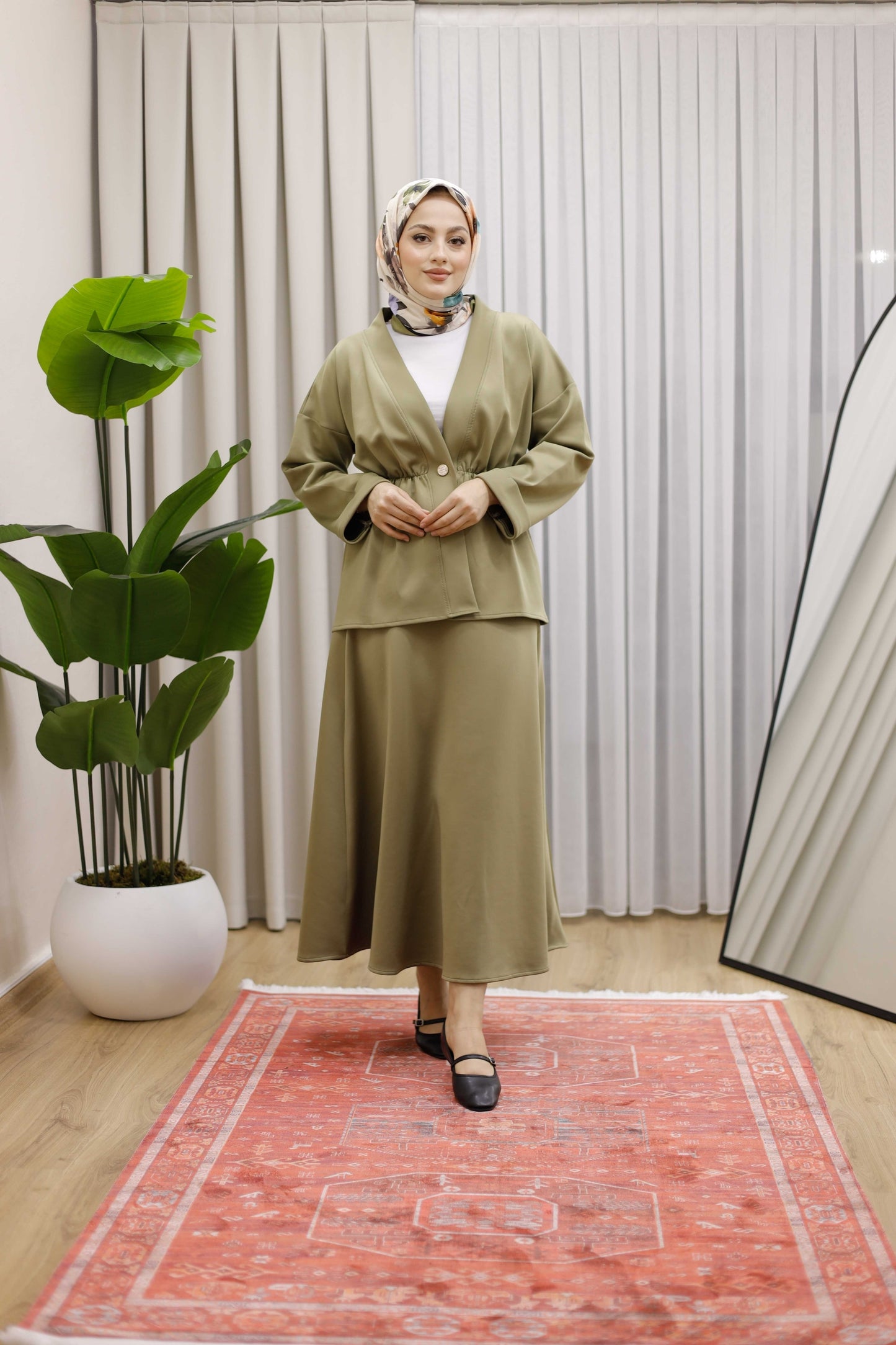 Bel Büzgülü Önü Düğme Detaylı Tesettür Takım - Haki