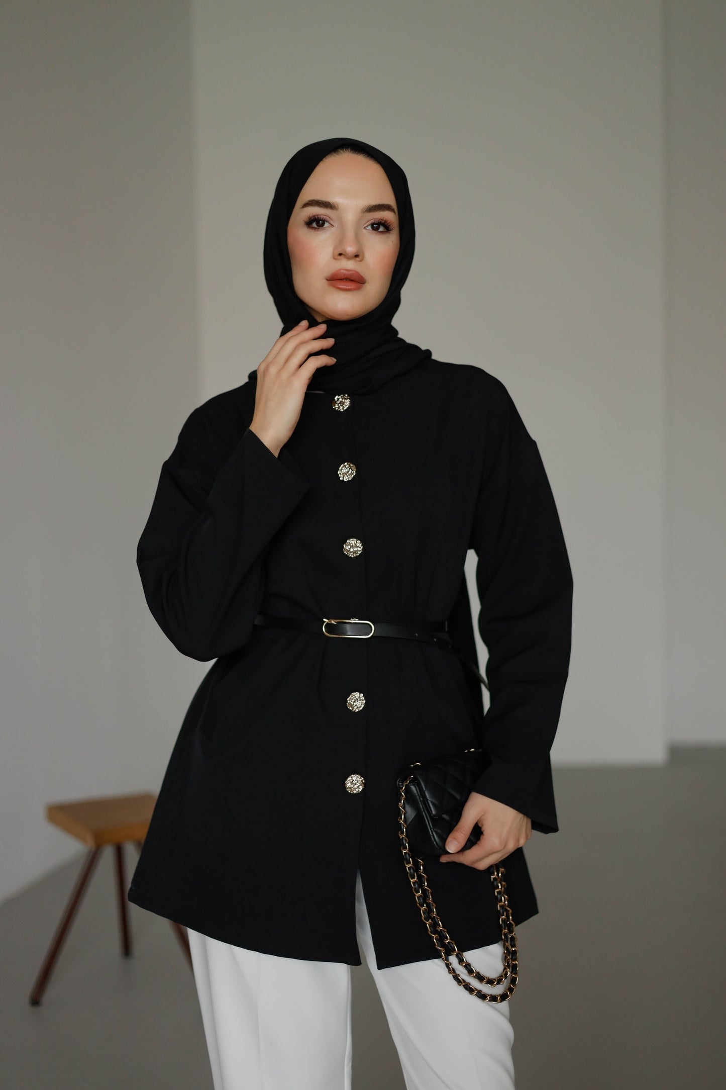 Kadın Önü Düğme Detaylı ve Kemerli Tesettür Ceket