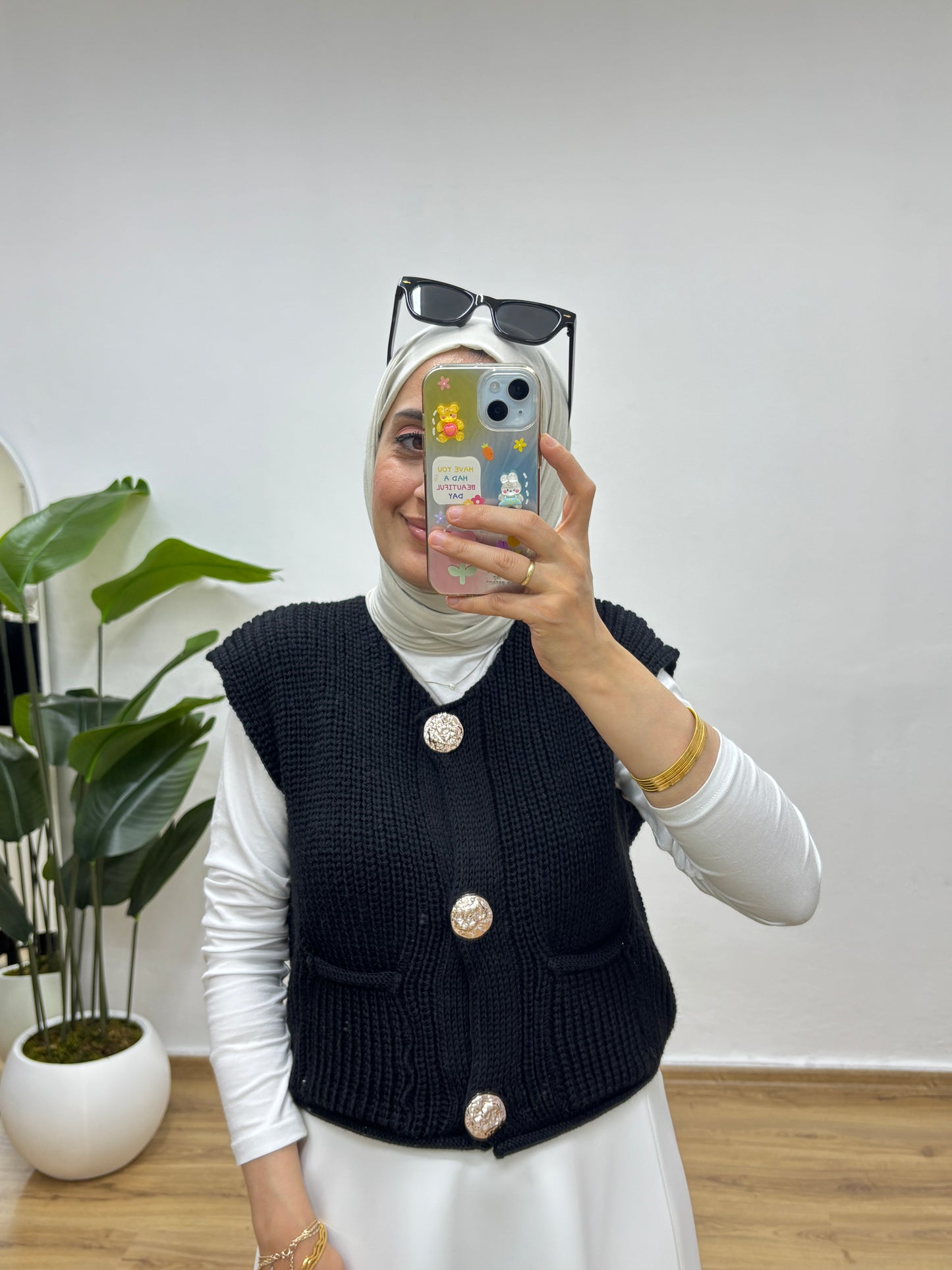 Gold Düğmeli Cepli Triko Yelek - Siyah