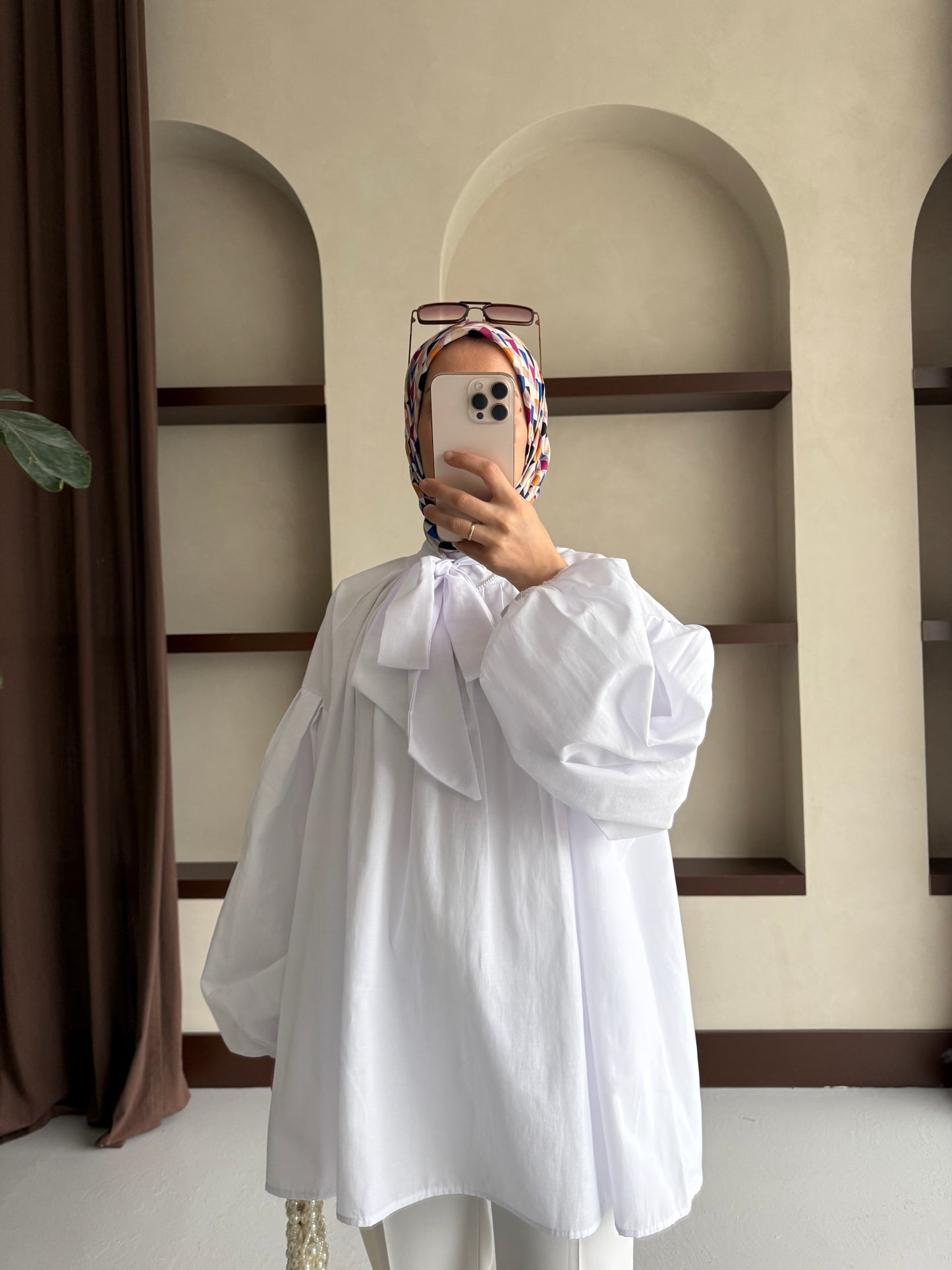 Yakası Bağlamalı Balon Kol Tesettür Gömlek - Beyaz