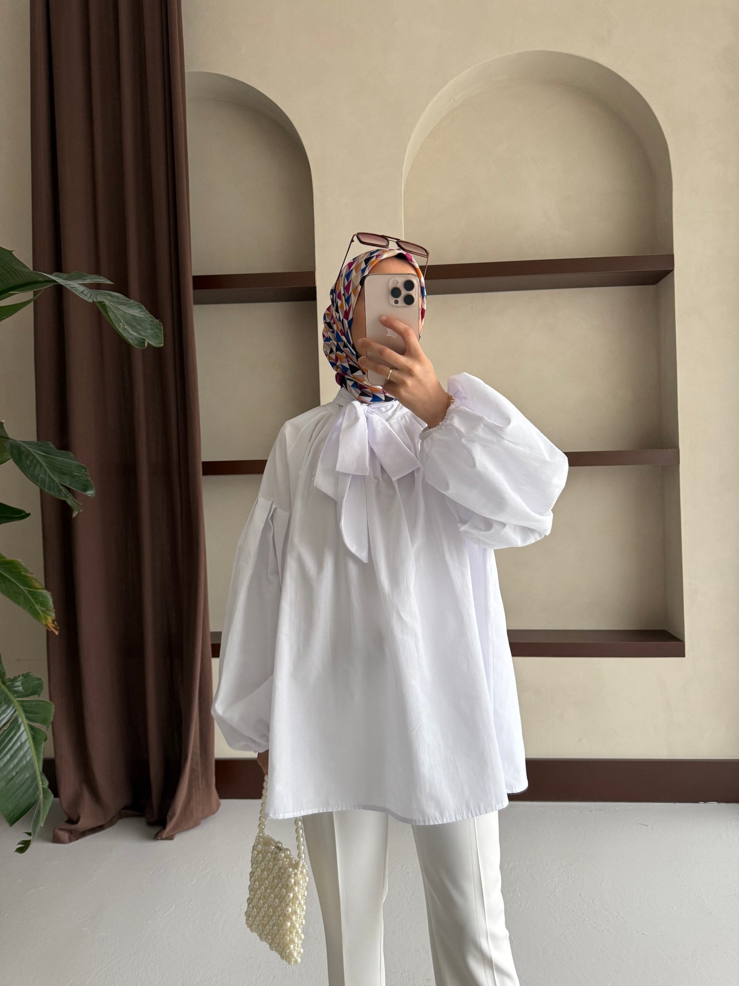 Yakası Bağlamalı Balon Kol Tesettür Gömlek - Beyaz