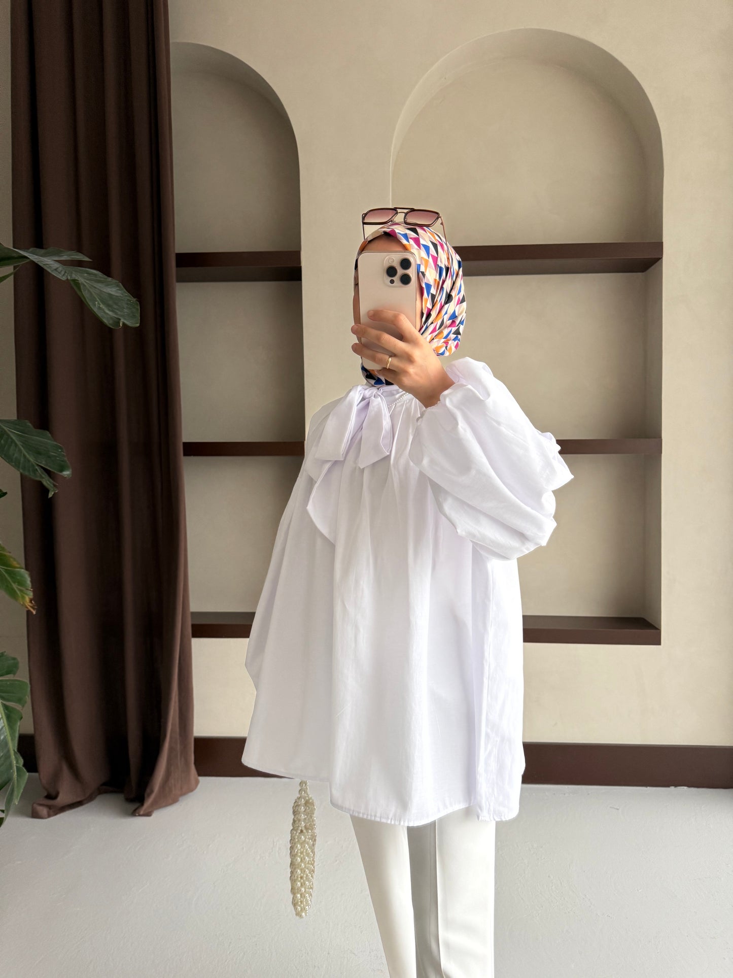 Yakası Bağlamalı Balon Kol Tesettür Gömlek - Beyaz