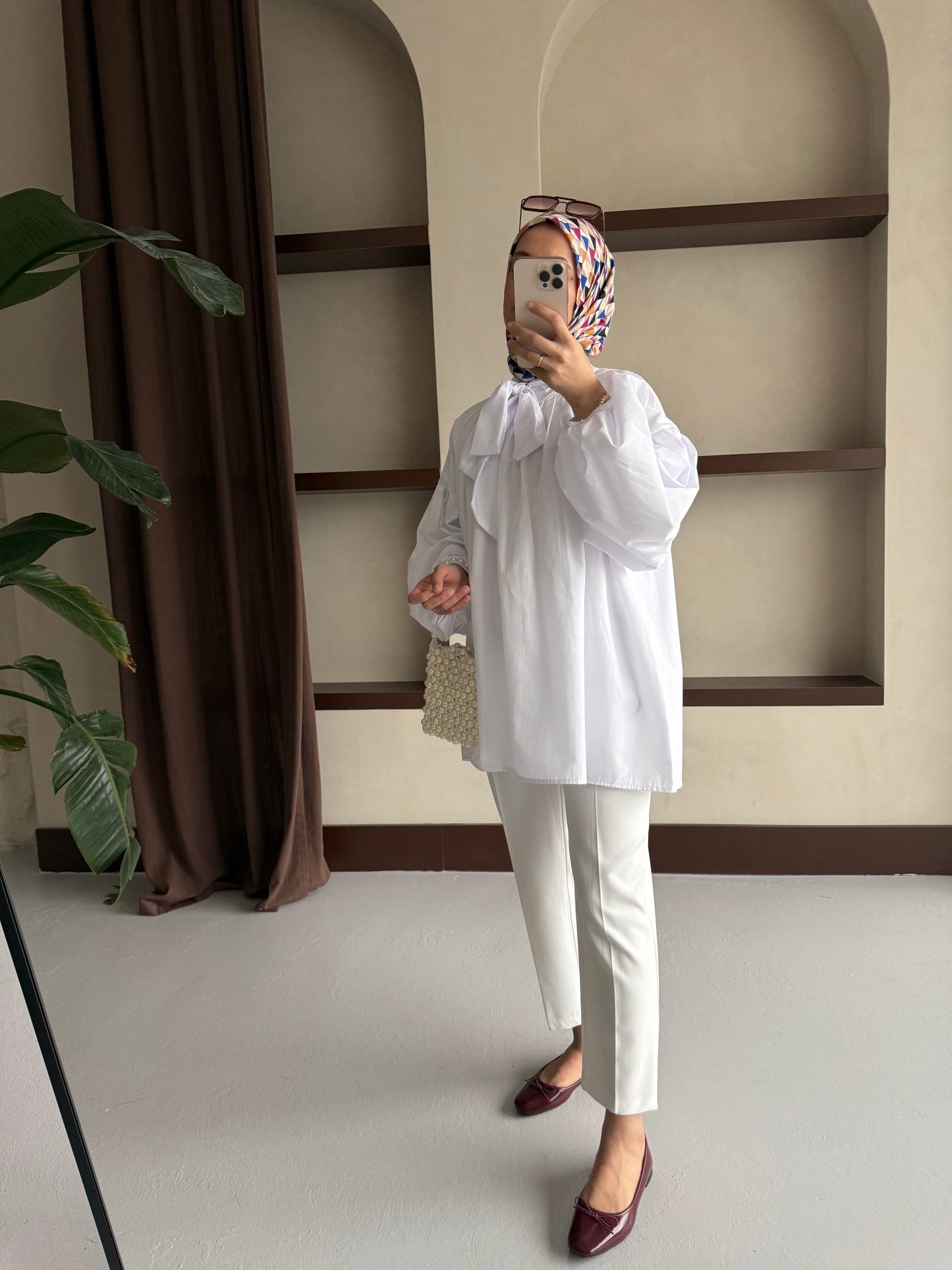 Yakası Bağlamalı Balon Kol Tesettür Gömlek - Beyaz