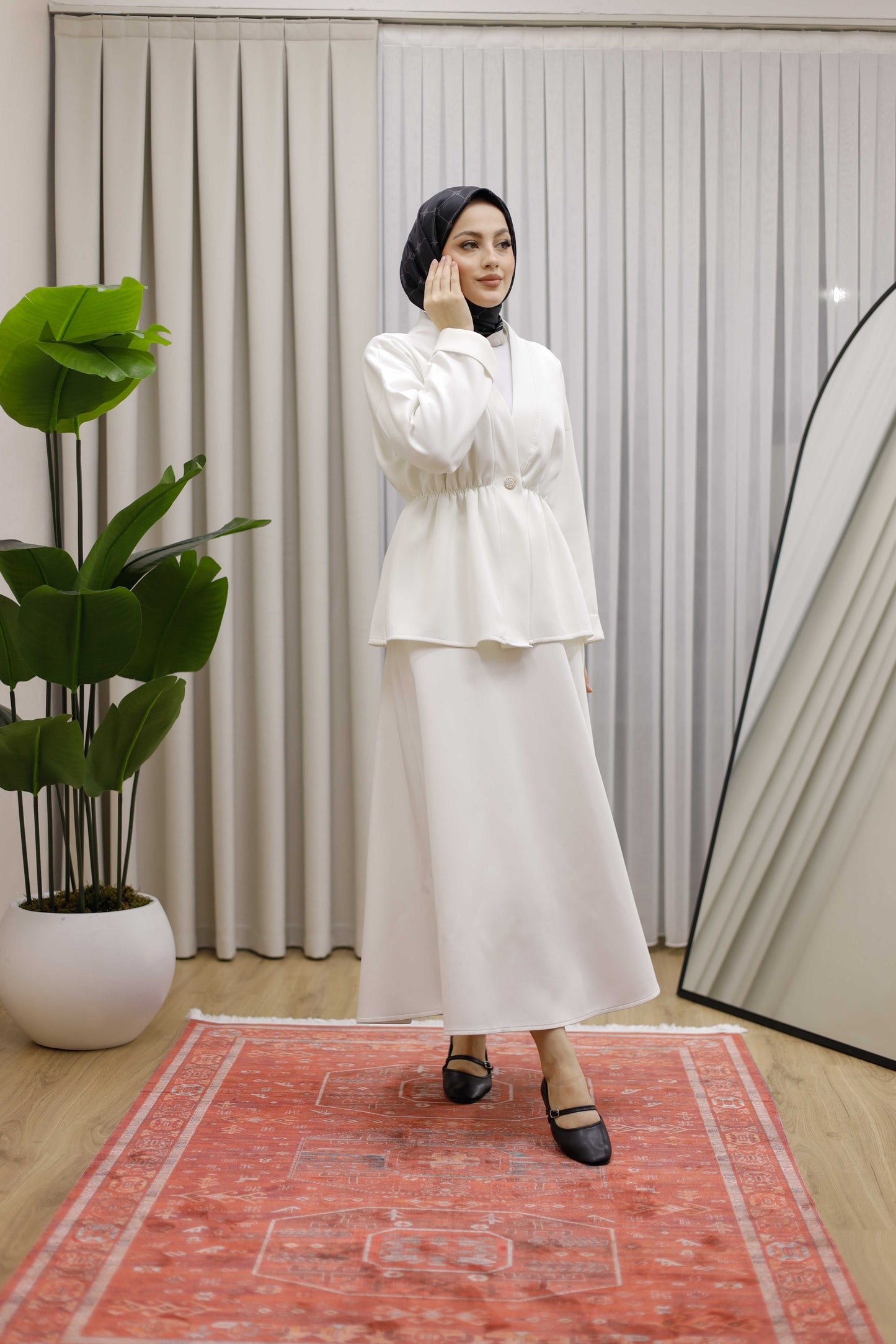 Bel Büzgülü Önü Düğme Detaylı Tesettür Takım - Beyaz