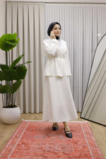 Bel Büzgülü Önü Düğme Detaylı Tesettür Takım - Beyaz