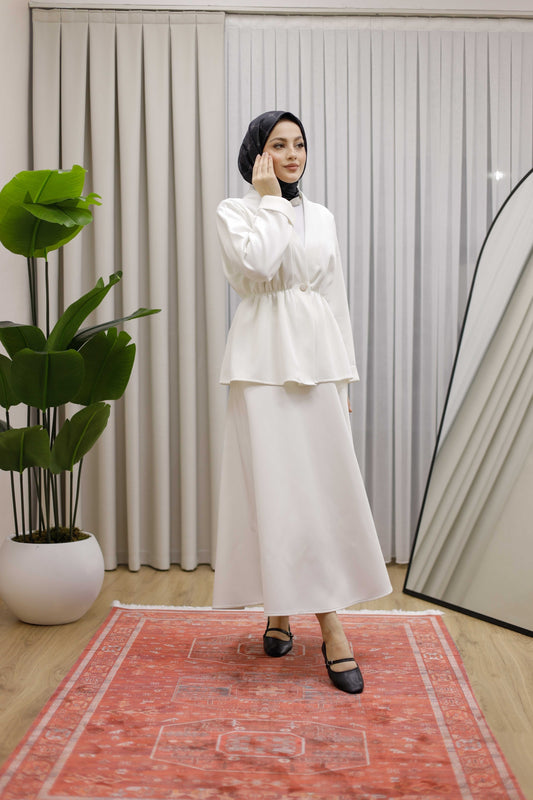 Bel Büzgülü Önü Düğme Detaylı Tesettür Takım - Beyaz
