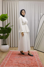 Bel Büzgülü Önü Düğme Detaylı Tesettür Takım - Beyaz