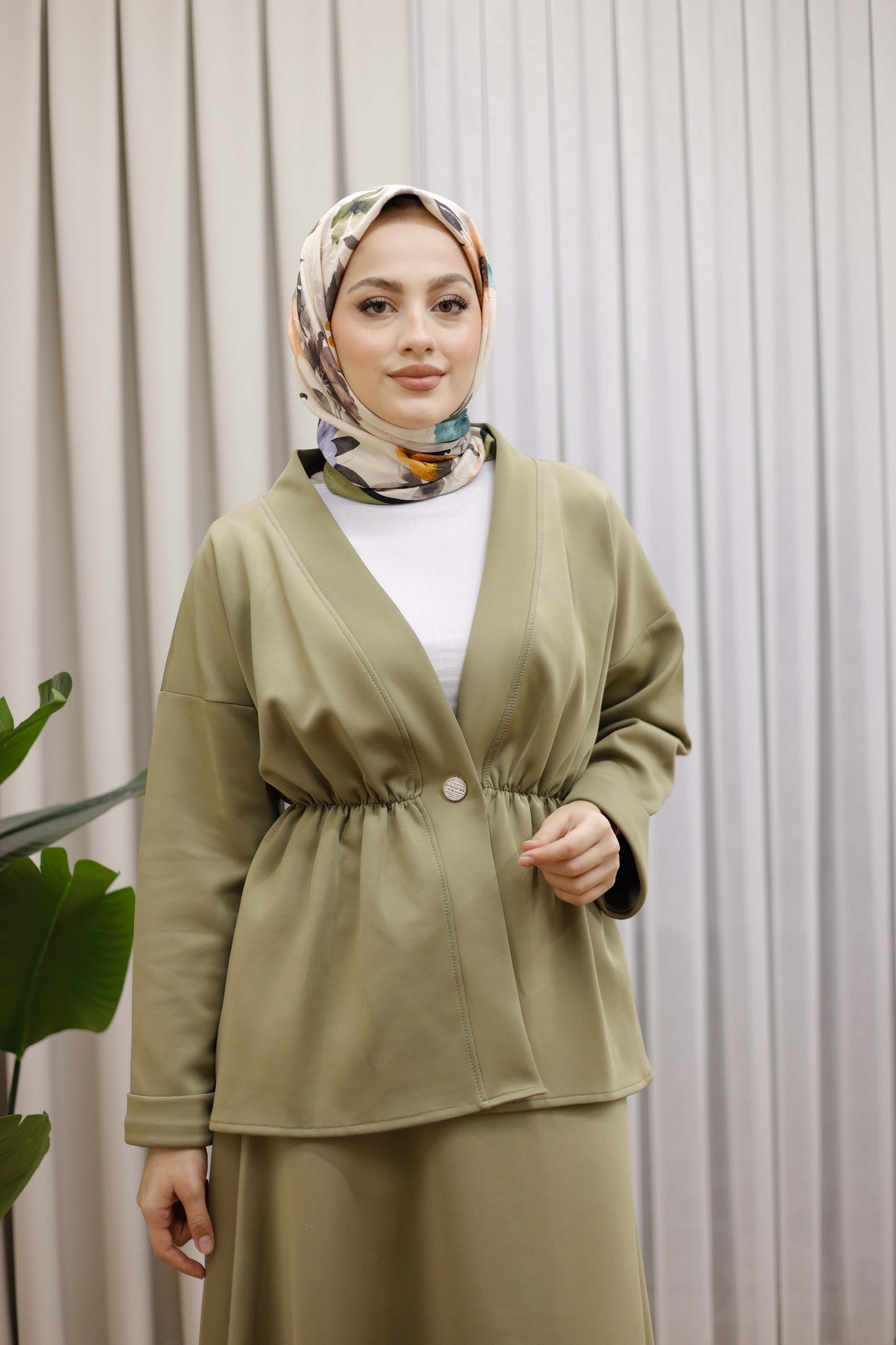 Bel Büzgülü Önü Düğme Detaylı Tesettür Takım - Haki