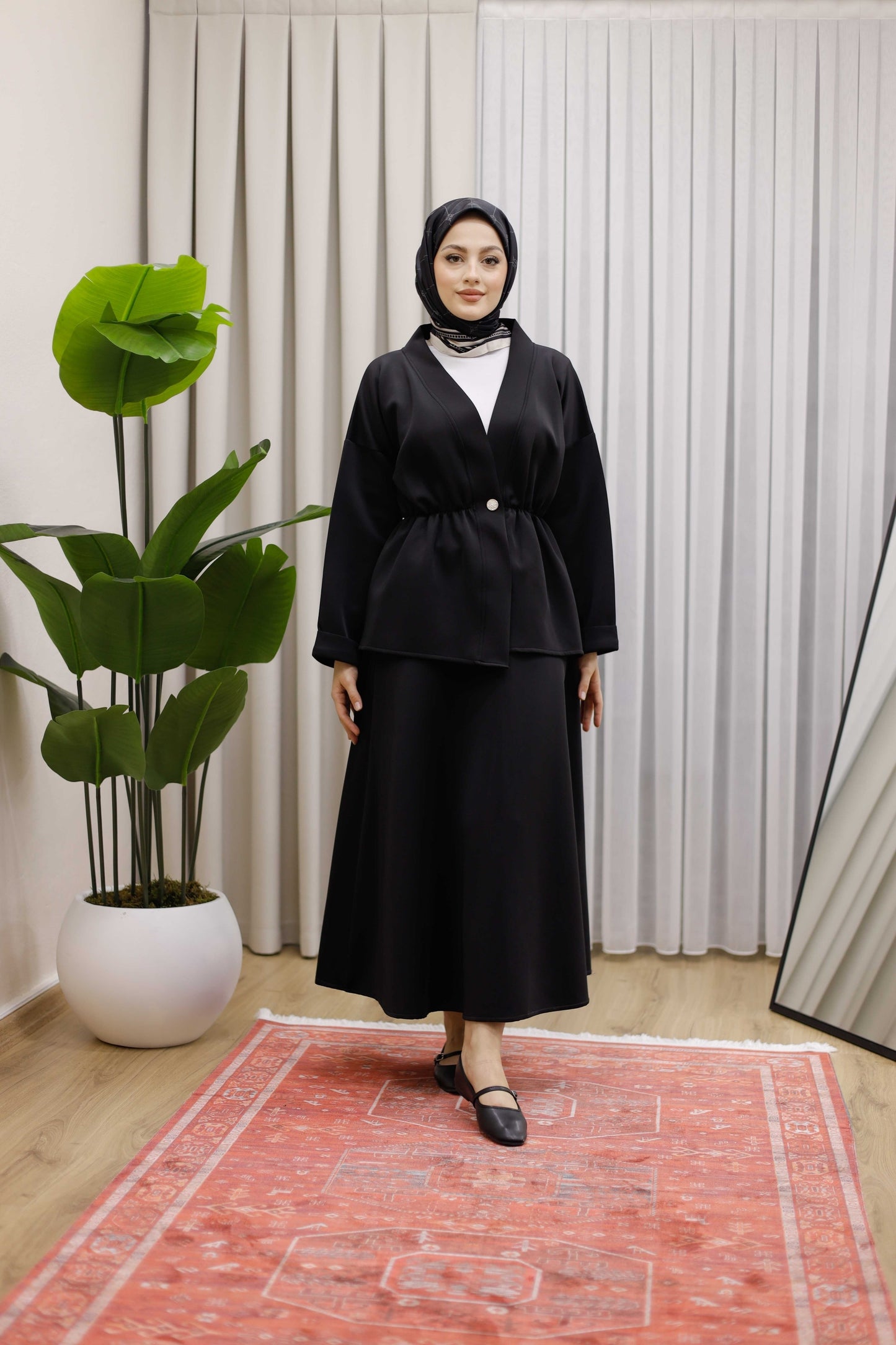 Bel Büzgülü Önü Düğme Detaylı Tesettür Takım - Siyah