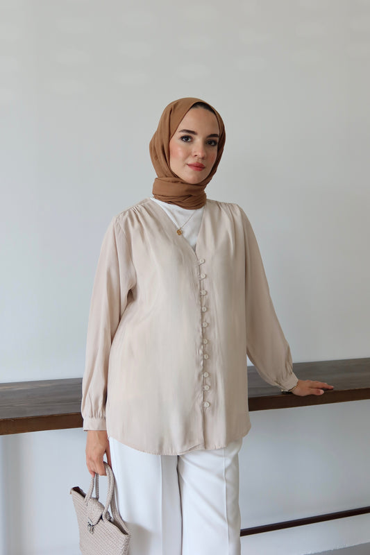 V Yaka Önü Düğme Detaylı Tesettür Gömlek - Bej
