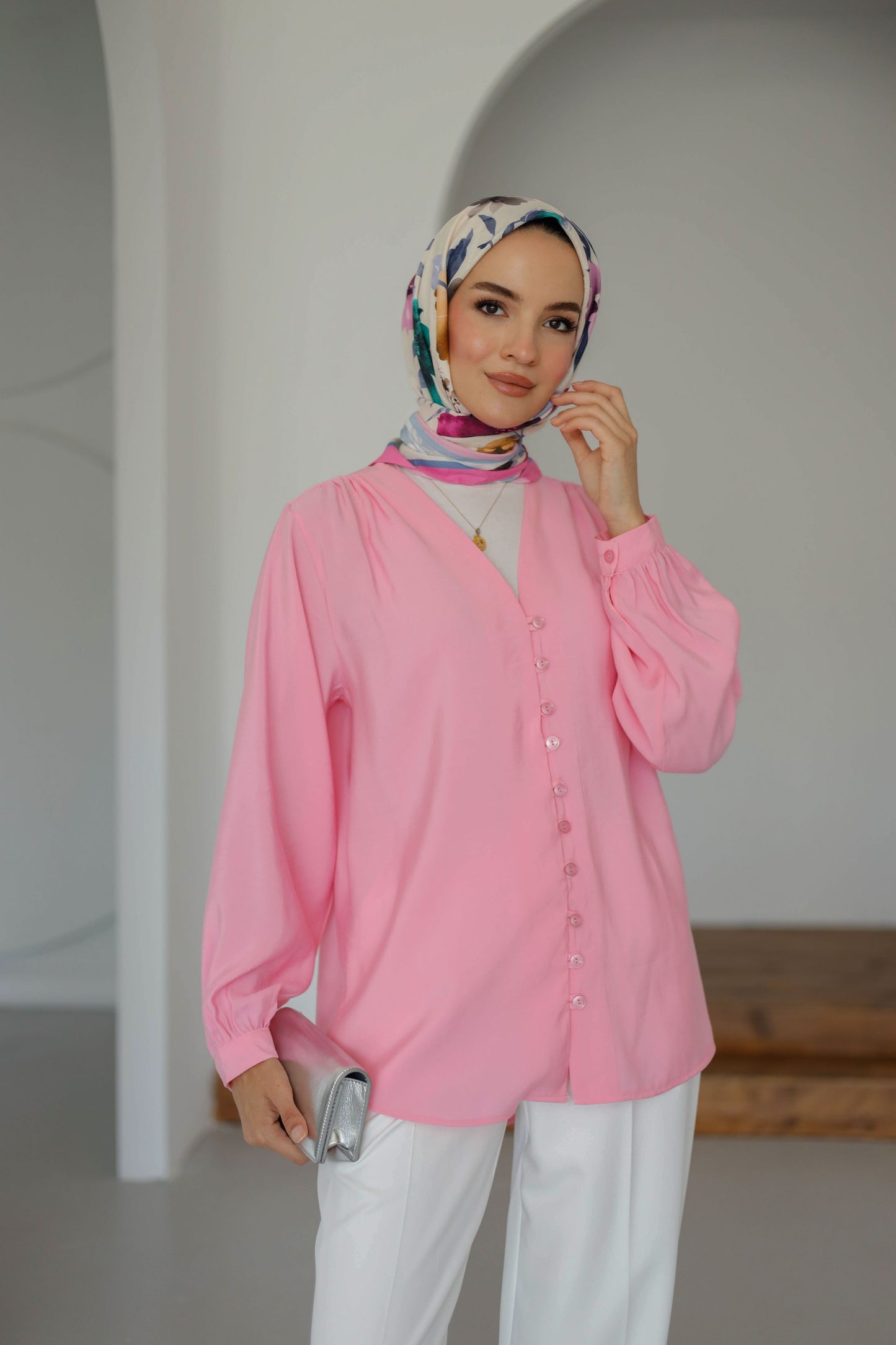V Yaka Önü Düğme Detaylı Tesettür Gömlek - Pembe
