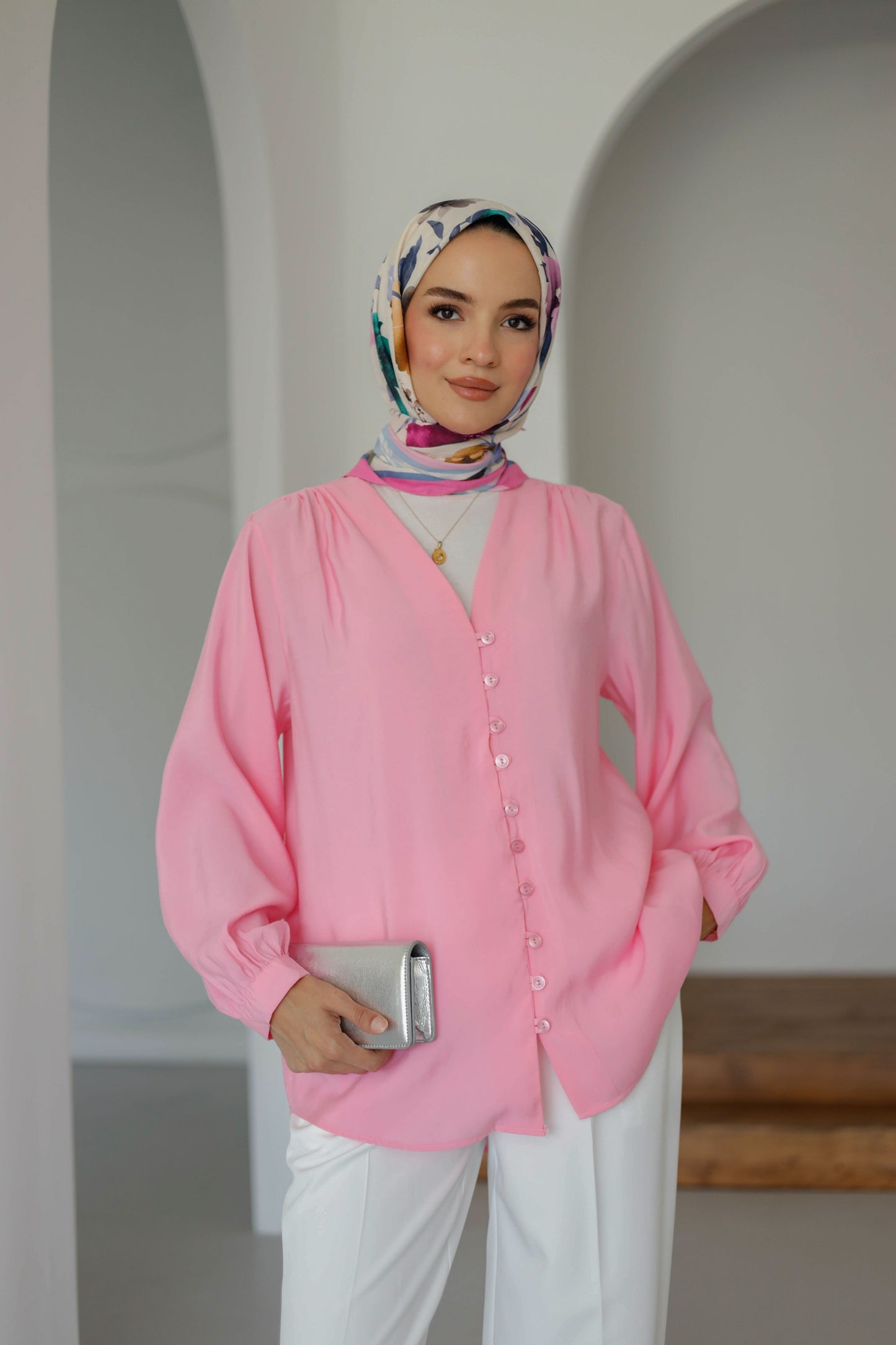 V Yaka Önü Düğme Detaylı Tesettür Gömlek - Pembe