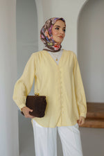 V Yaka Önü Düğme Detaylı Tesettür Gömlek - Sarı