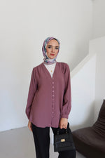 V Yaka Önü Düğme Detaylı Tesettür Gömlek - Gül