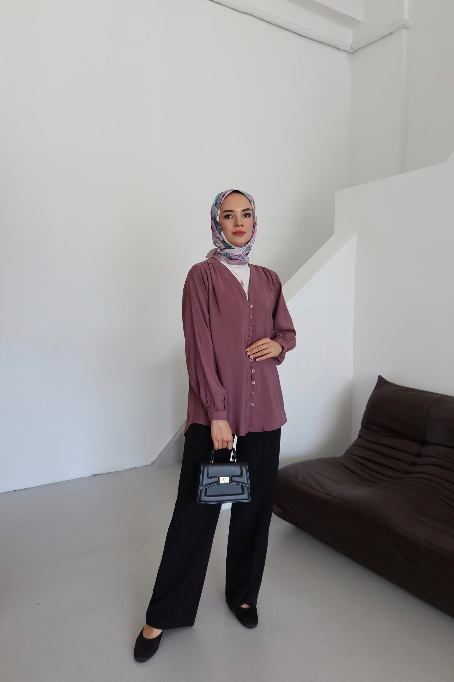 V Yaka Önü Düğme Detaylı Tesettür Gömlek - Gül