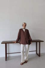 V Yaka Önü Düğme Detaylı Tesettür Gömlek - Kahverengi