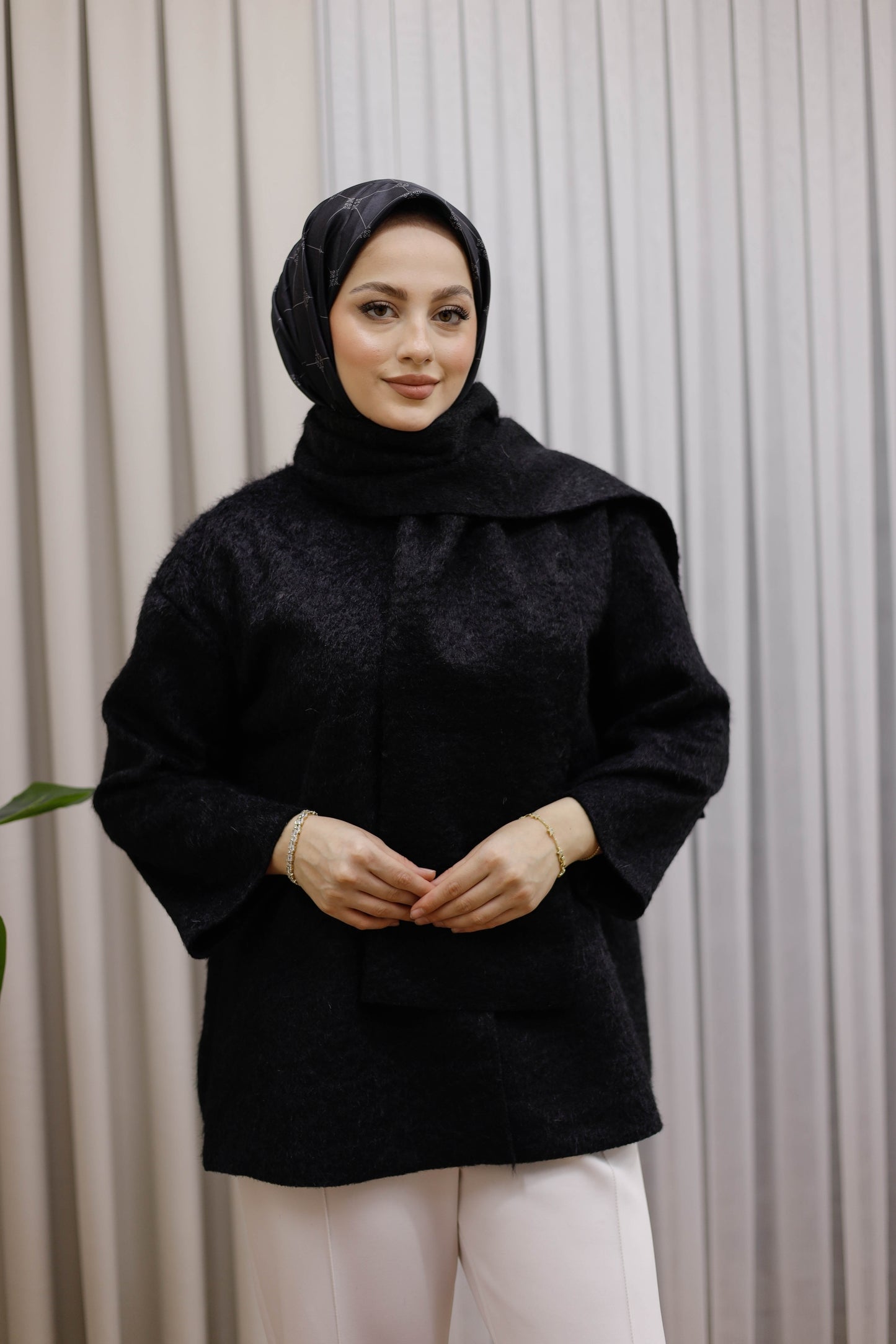 Atkı Detaylı Pelüş Ceket Premium - Siyah