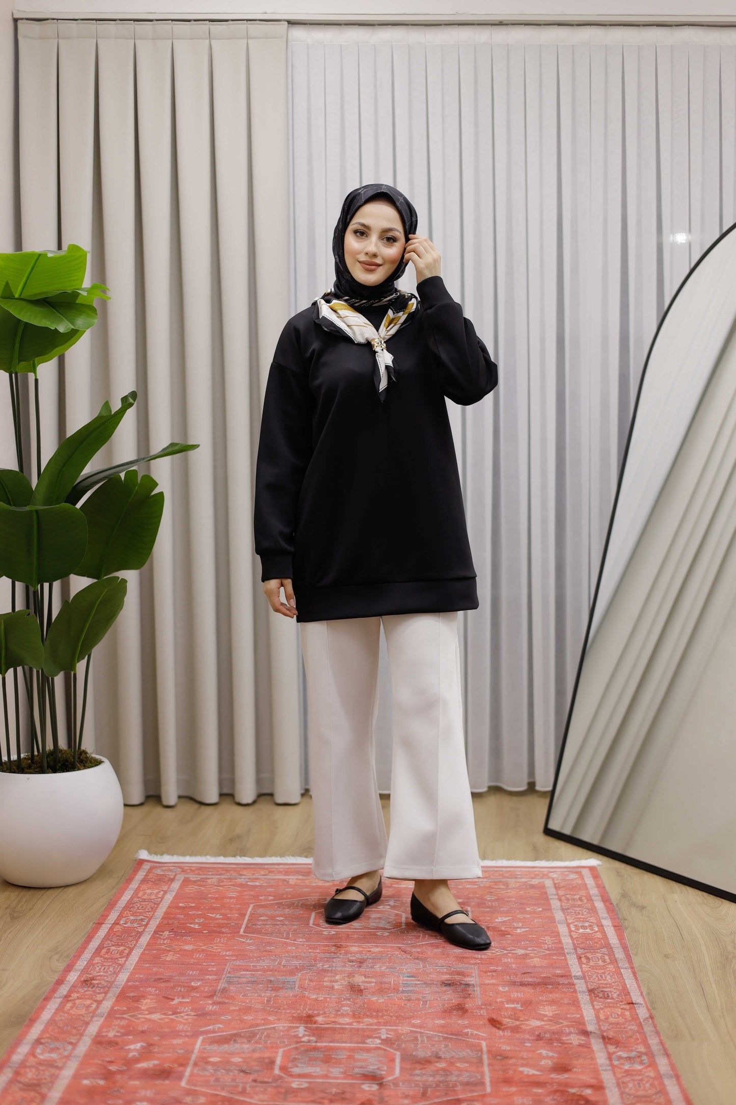 Yaka Fularlı Tunik - Siyah