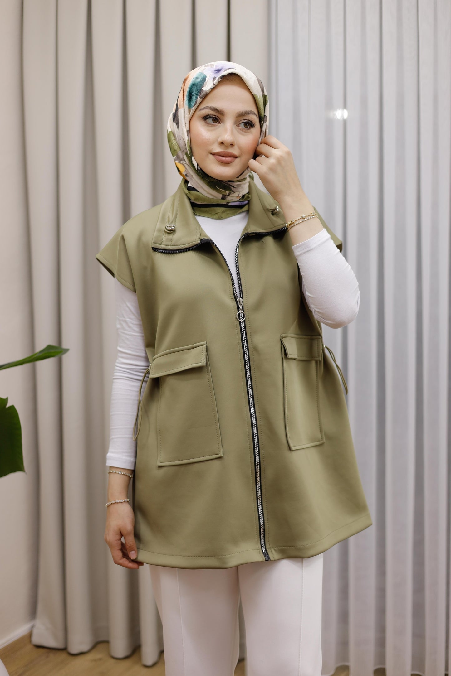 Fermuarlı Ve Çift Cepli Yelek - Haki