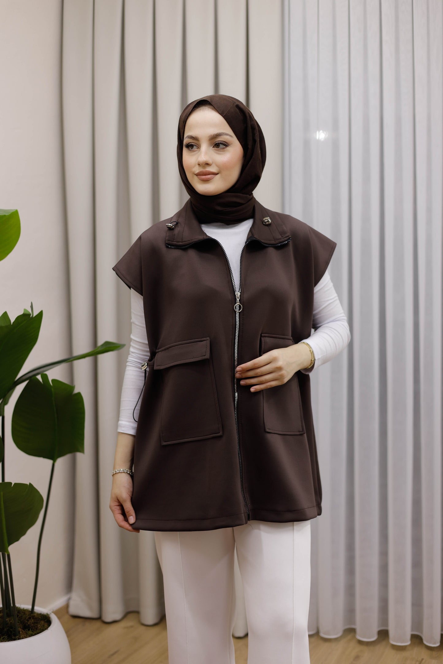 Fermuarlı Ve Çift Cepli Yelek - Kahverengi