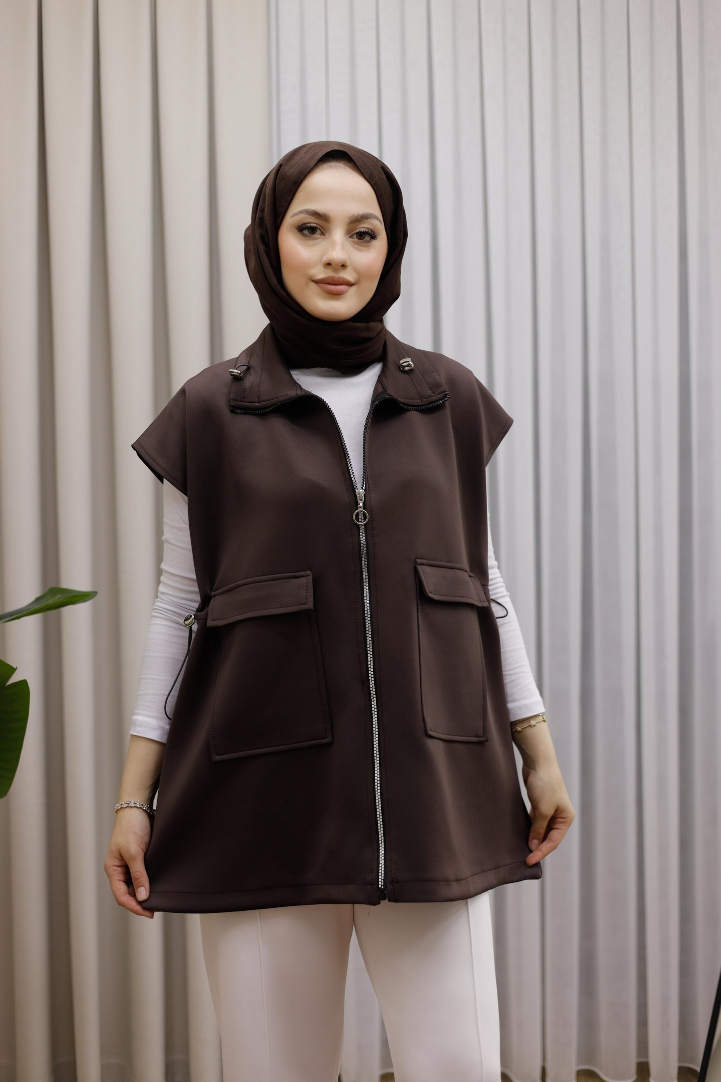 Fermuarlı Ve Çift Cepli Yelek - Kahverengi