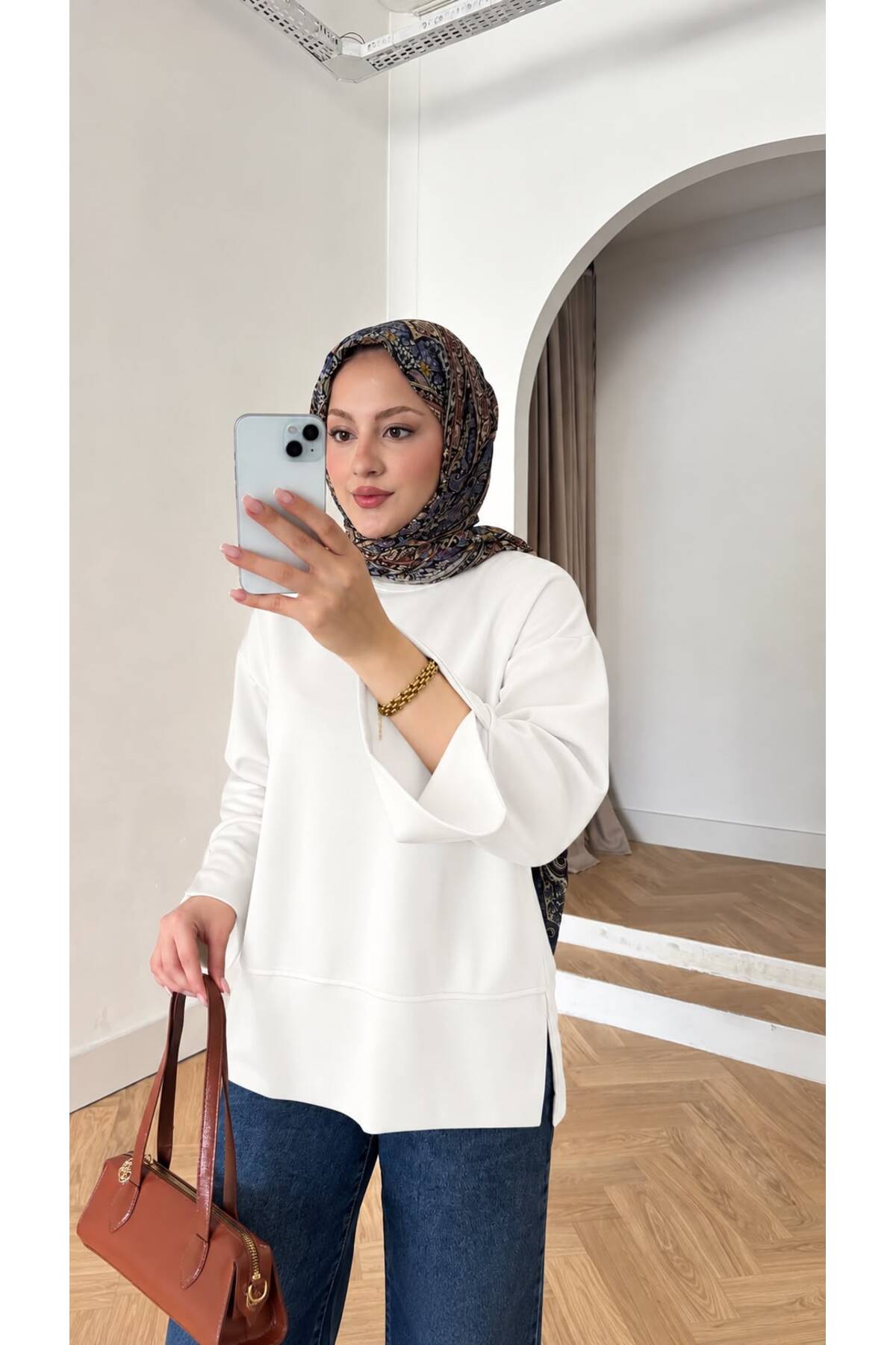 Kadın Kolları ve Eteği Yırtmaç Detaylı Tesettür Tunik - Beyaz - Görsel 1