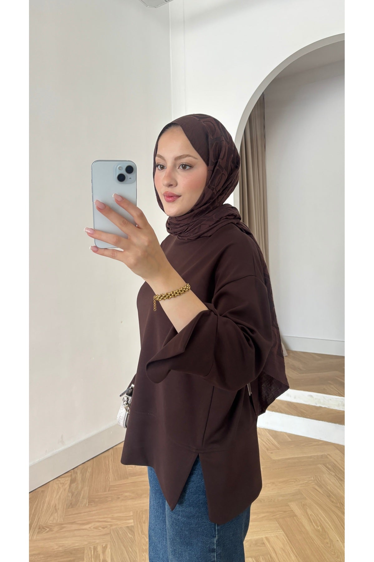 Kadın Kolları ve Eteği Yırtmaç Detaylı Tesettür Tunik - Kahverengi - Görsel 5